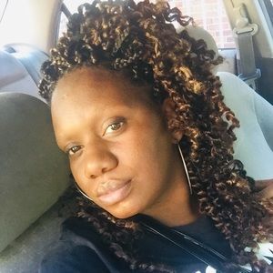 Meet your Posher, Dionna